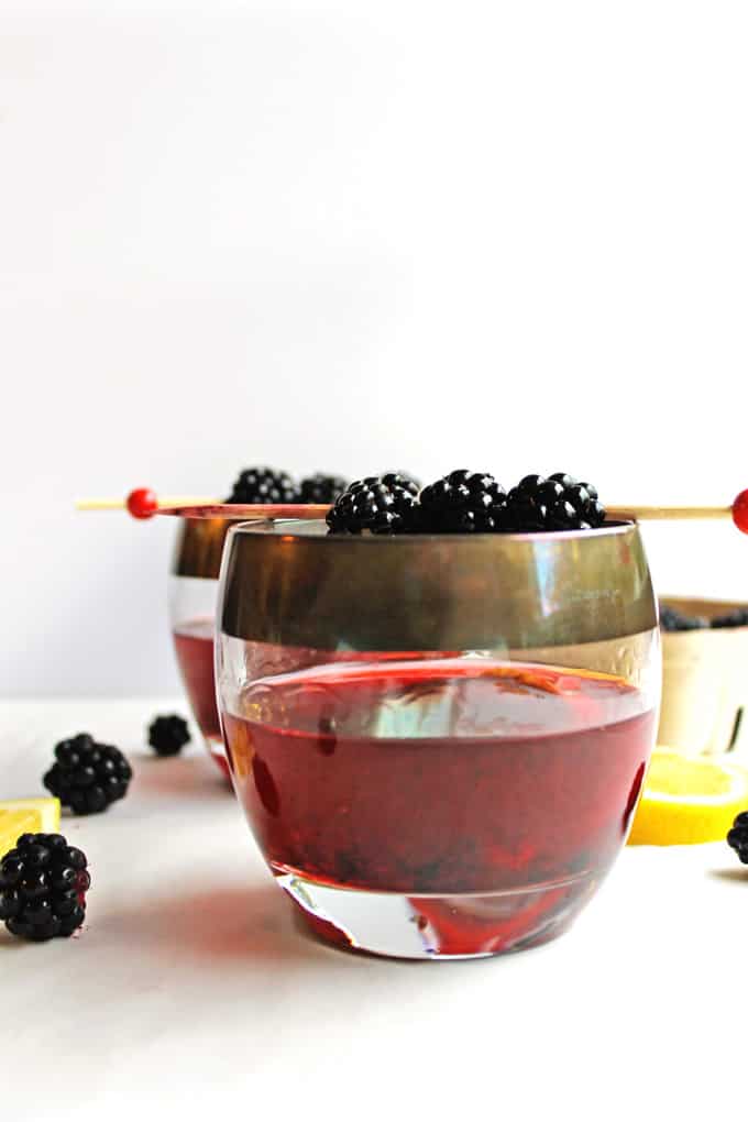 Blackberry lemon old fashioned - a refreshing and delicious spin on the classic old fashioned cocktail!