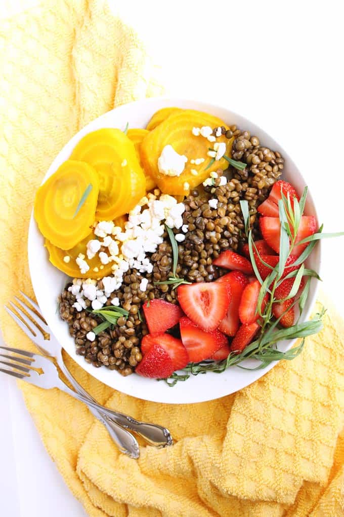 Golden beet and lentil salad with strawberries recipe! A simple, healthy and satisfying vegetarian and gluten free meal. So good!