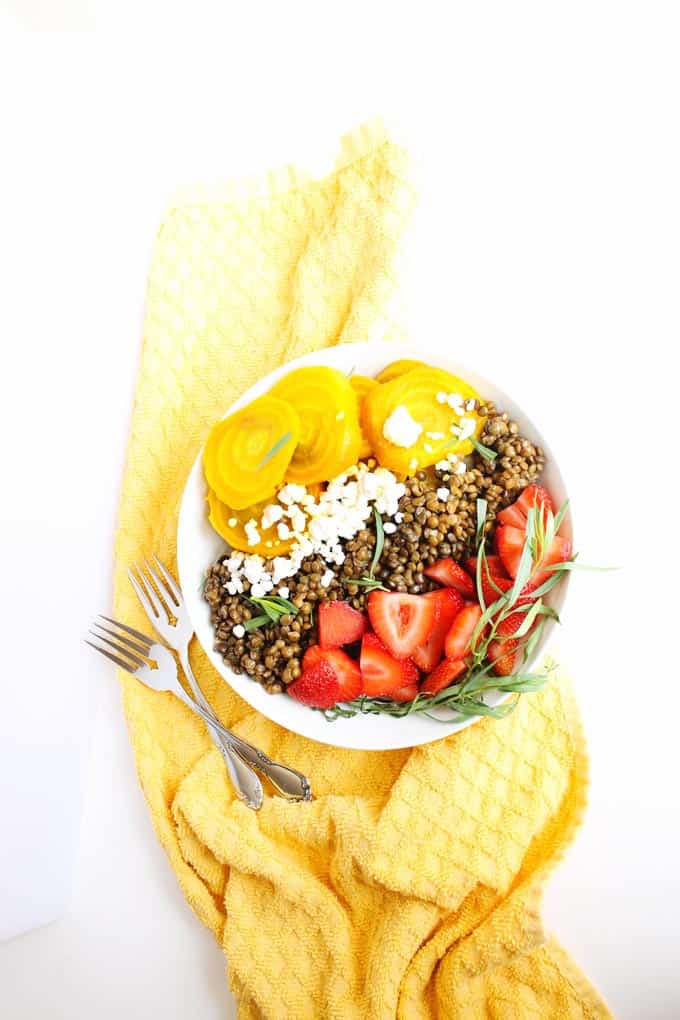 Golden beet and lentil salad with strawberries recipe! A simple, healthy and satisfying vegetarian and gluten free meal. So good!