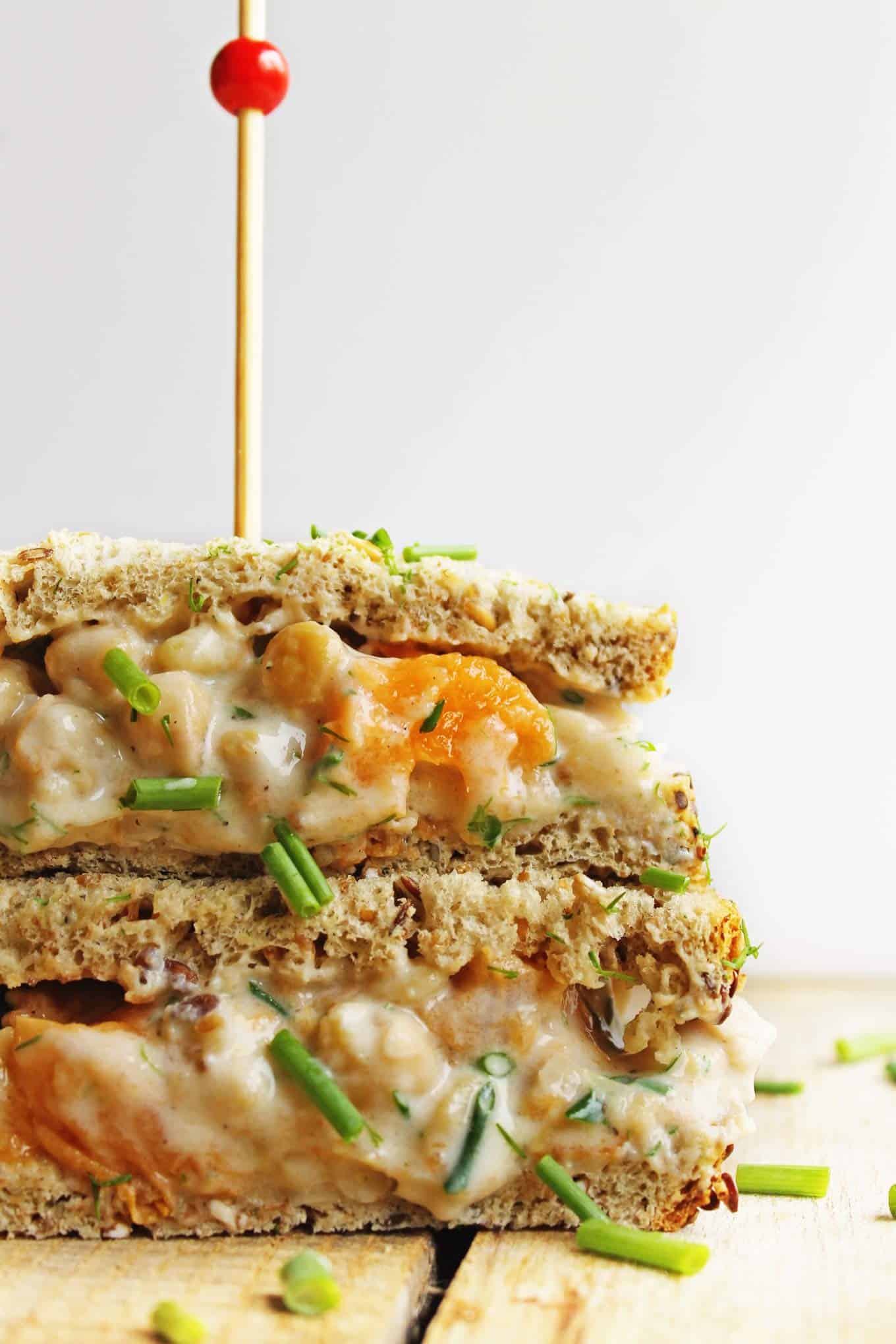 Apricot chickpea salad sandwiches! A fruity, vegetarian spin on the classic chicken salad sandwich recipe. DELICIOUS!