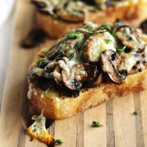 Cheesy mushrooms on toast