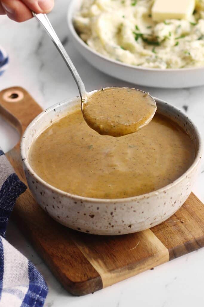 Flavorful vegetarian gravy recipe (mushroom gravy) Rhubarbarians