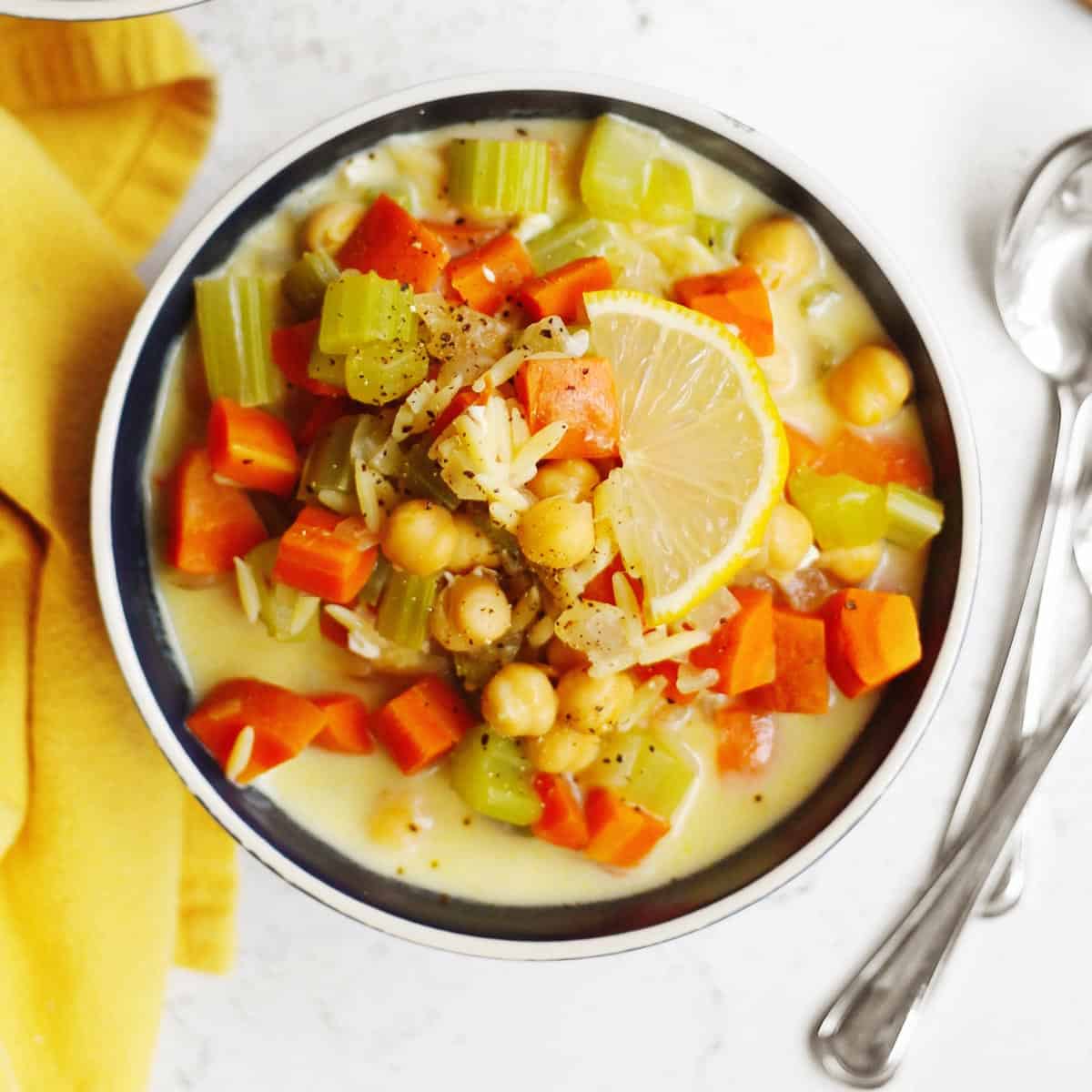Vegetarian winter recipes bowl of lemon chickpea soup